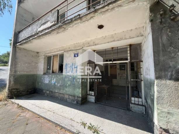 Сграда за продажба в с. Томпсън