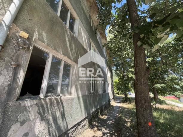Бизнес имот за продажба в Томпсън, област София