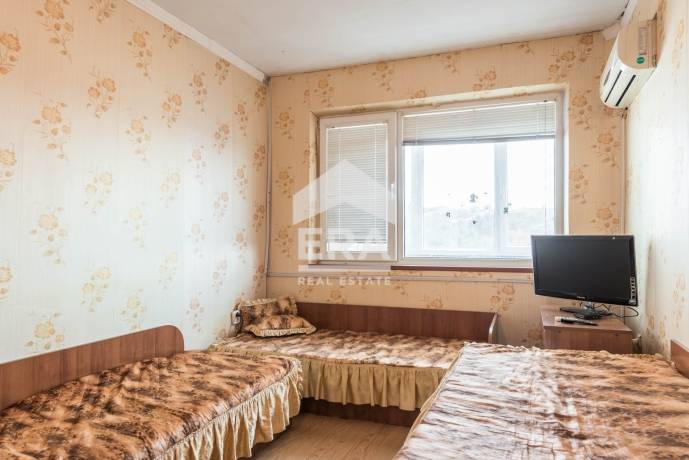 Двустаен, ексклузивен, югоизточен апартамент за продажба, с отделна кухня, в жк Владиславово, Варна, в близост до пощата