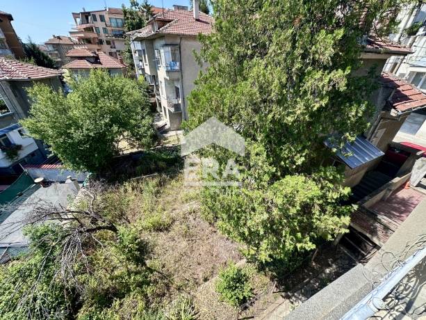 Къща с двор в идеалния център на Велико Търново