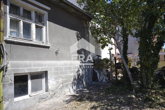 САМО В ЕРА ИМОТИ ХАСКОВО Къща с двор в предпочитан квартал в Димитровград