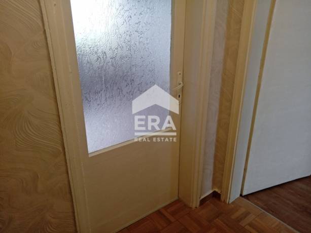 ЕРА Сити Център продава тухлена гарсониера в супер център