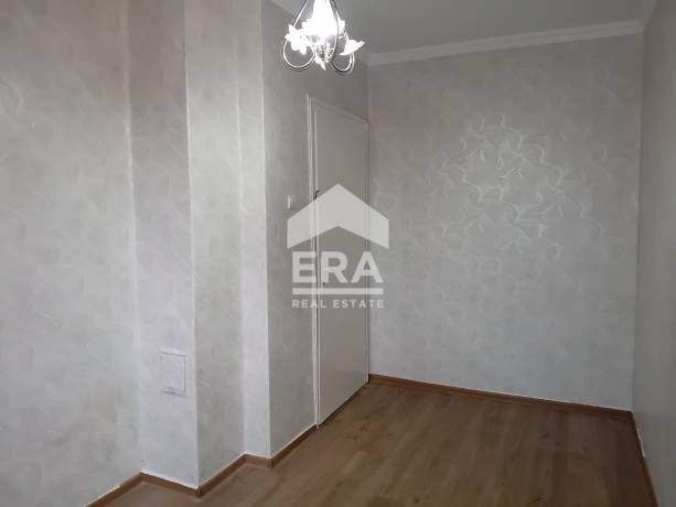 ЕРА Сити Център продава тухлена гарсониера в супер център
