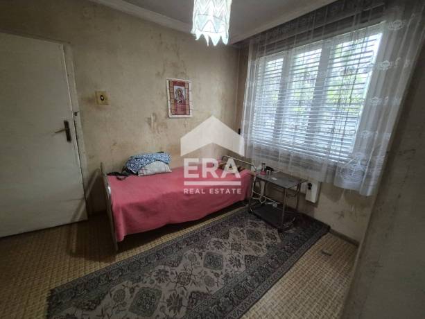 Двуетажна къща с голям потенциал – РЗП 120 кв.м., цена 110 000 евро
