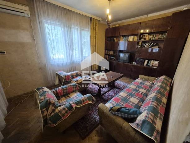 Къща за продажба в Център, Сливен