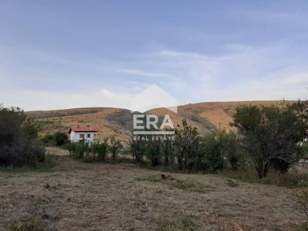 ЕРА Надежда продава УПИ в град Годеч, село Губеш