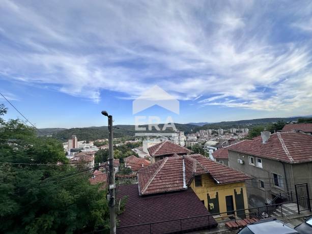 Тристаен апартамент за продажба в Център, Велико Търново