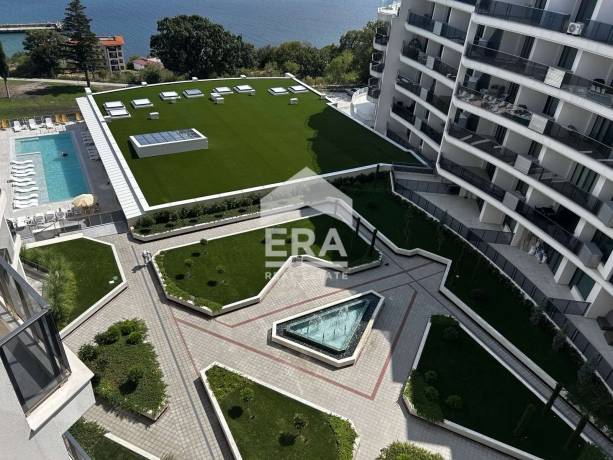Тристаен южен апартамент за продажба, с прекрасна морска панорама, в нов затворен тип комплекс до морето, в кк Чайка, Варна