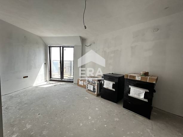 Тристаен южен апартамент за продажба, с прекрасна морска панорама, в нов затворен тип комплекс до морето, в кк Чайка, Варна