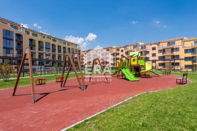 Тристаен апартамент за продажба в Курортен комплекс Св. св. Константин и Елена, област Варна