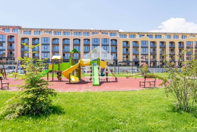 Тристаен апартамент за продажба в Курортен комплекс Св. св. Константин и Елена, област Варна