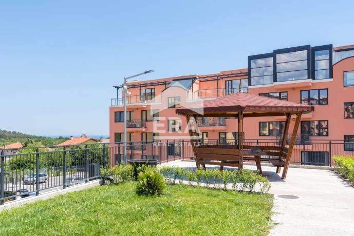 Тристаен апартамент за продажба в Курортен комплекс Св. св. Константин и Елена, област Варна