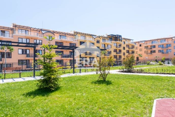 Тристаен апартамент за продажба в Курортен комплекс Св. св. Константин и Елена, област Варна