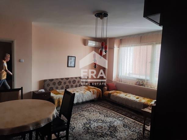 ЕРА МАКС Ямбол продава просторен, тухлен апартамент 84 кв.м. в района на ЖП Гара.