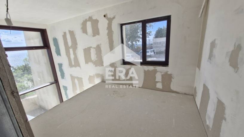 Четиристаен апартамент на две нива от тип „TOWN HOUSE" за продажба в луксозен жилищен комплекс на брега на морето в кк.Чайка