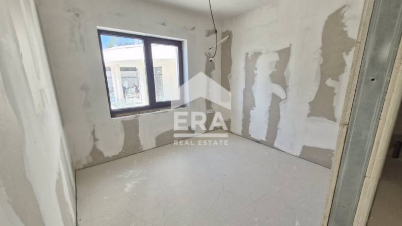 Четиристаен апартамент на две нива от тип „TOWN HOUSE" за продажба в луксозен жилищен комплекс на брега на морето в кк.Чайка