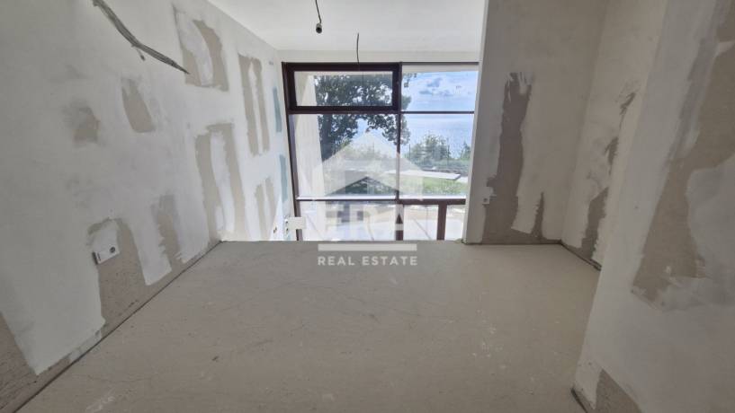 Четиристаен апартамент на две нива от тип „TOWN HOUSE" за продажба в луксозен жилищен комплекс на брега на морето в кк.Чайка