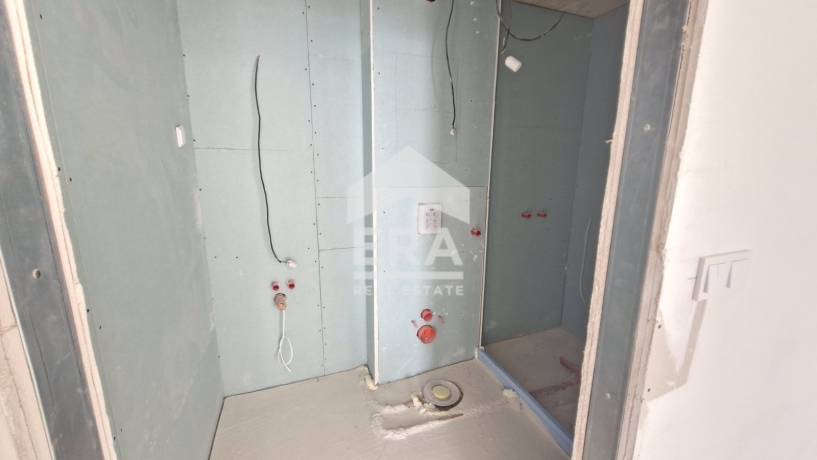 Четиристаен апартамент на две нива от тип „TOWN HOUSE" за продажба в луксозен жилищен комплекс на брега на морето в кк.Чайка