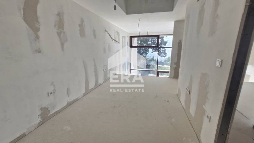 Четиристаен апартамент на две нива от тип „TOWN HOUSE" за продажба в луксозен жилищен комплекс на брега на морето в кк.Чайка