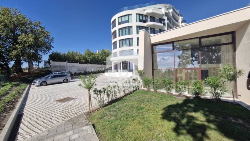 Четиристаен апартамент на две нива от тип „TOWN HOUSE" за продажба в луксозен жилищен комплекс на брега на морето в кк.Чайка