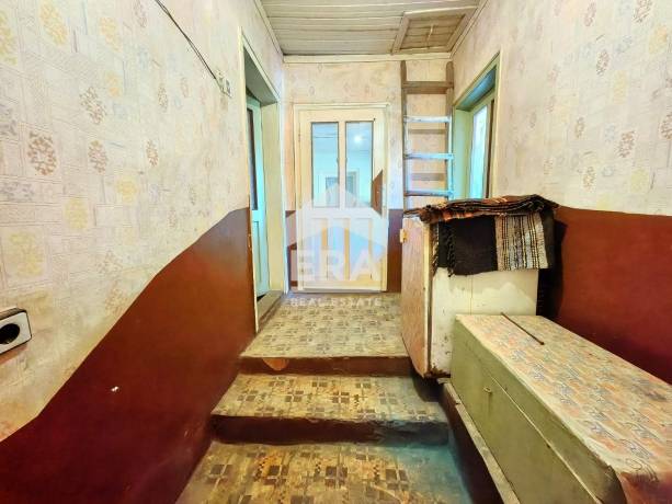 ЕКСКЛУЗИВНО! Къща с равен двор в с. Бръшлен