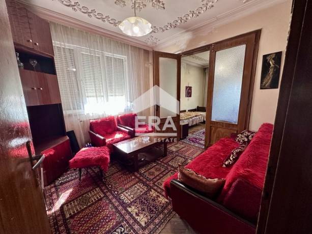 Етаж от къща в центъра на Велико Търново с паркоместа
