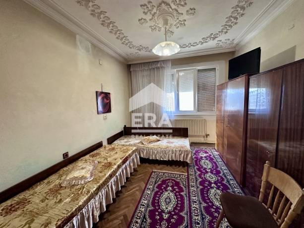 Етаж от къща в центъра на Велико Търново с паркоместа