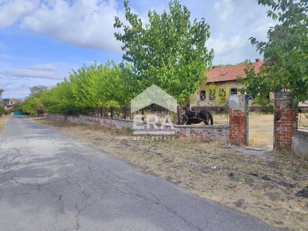 ЕРА МАКС продава дворно място 3400 кв.м, с масивна сграда 330 м2 в с. Чарда, обл. Ямбол