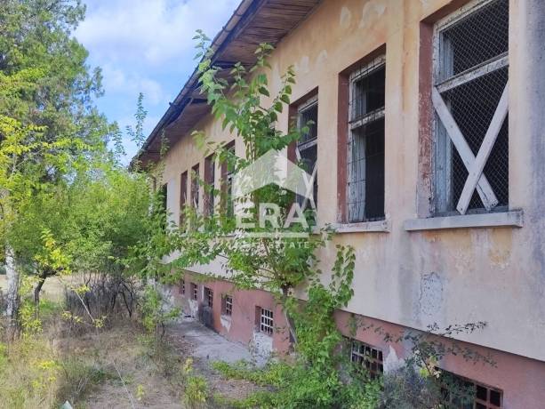 ЕРА МАКС продава дворно място 3400 кв.м, с масивна сграда 330 м2 в с. Чарда, обл. Ямбол