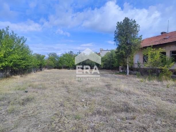 ЕРА МАКС продава дворно място 3400 кв.м, с масивна сграда 330 м2 в с. Чарда, обл. Ямбол