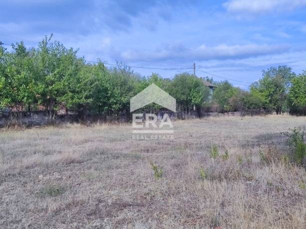 ЕРА МАКС продава дворно място 3400 кв.м, с масивна сграда 330 м2 в с. Чарда, обл. Ямбол