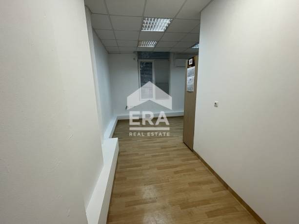 Лекарски кабинет за продажба, в центъра на кв. Аспарухово, Варна