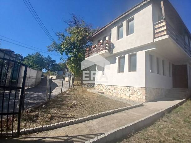 ЕРА Вива продава къща с нескриваема морска панорама в м-ст Манастирки рид, гр. Варна