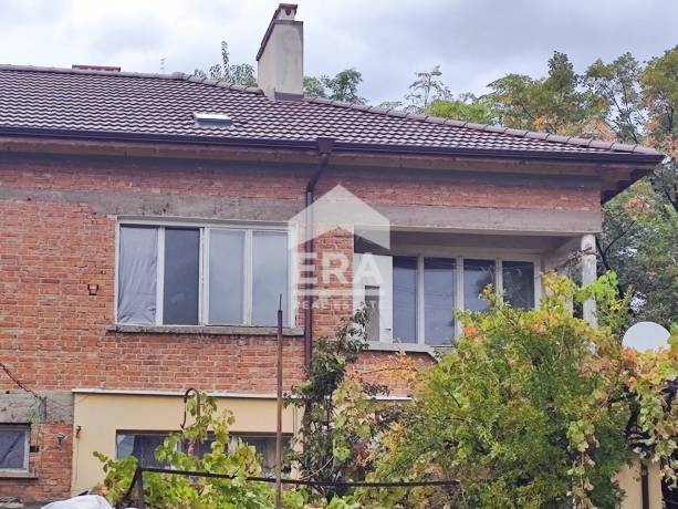 ЕРА МАКС продава етаж от къща до Поликлиниката в кв. Каргон , гр.Ямбол