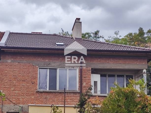 ЕРА МАКС продава етаж от къща до Поликлиниката в кв. Каргон , гр.Ямбол