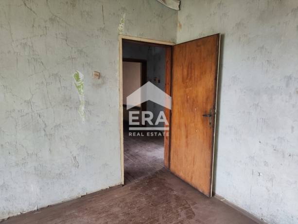 ЕРА МАКС продава етаж от къща до Поликлиниката в кв. Каргон , гр.Ямбол