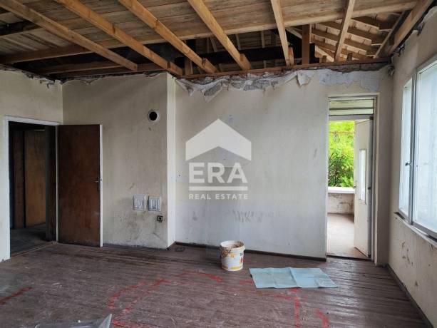 ЕРА МАКС продава етаж от къща до Поликлиниката в кв. Каргон , гр.Ямбол