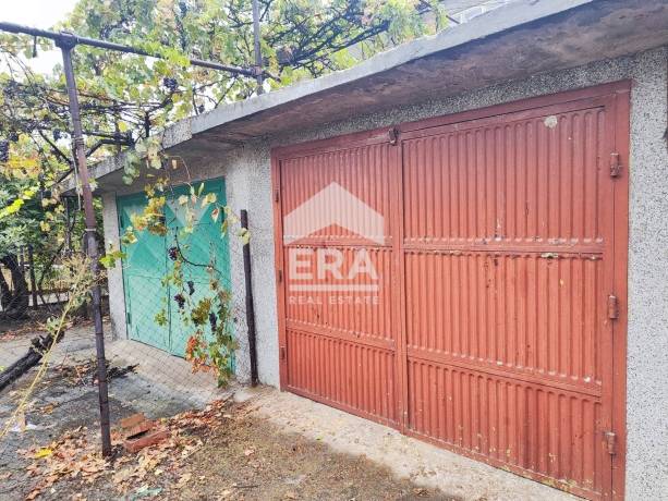 ЕРА МАКС продава етаж от къща до Поликлиниката в кв. Каргон , гр.Ямбол