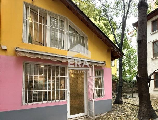 Артистична къща за продажба в идеалния център на столицата - ул. 6-ти Септември