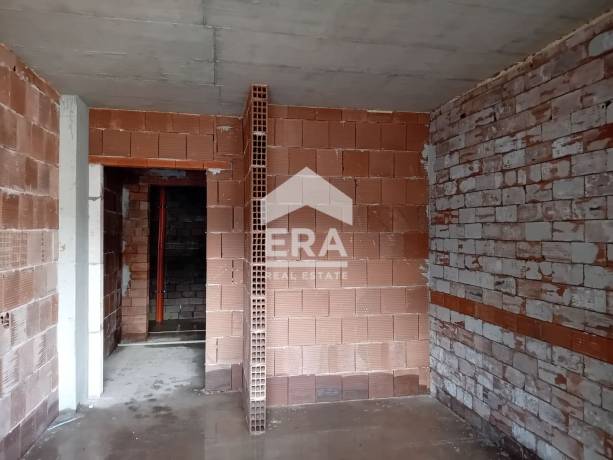 ЕРА Сити Център продава двустаен апартамент, ново строителство, „Самара-3“.