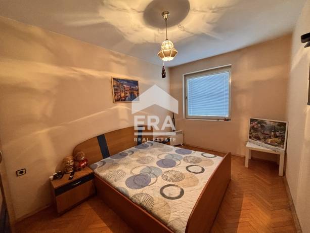 Тристаен апартамент за продажба в Родина 3, Русе