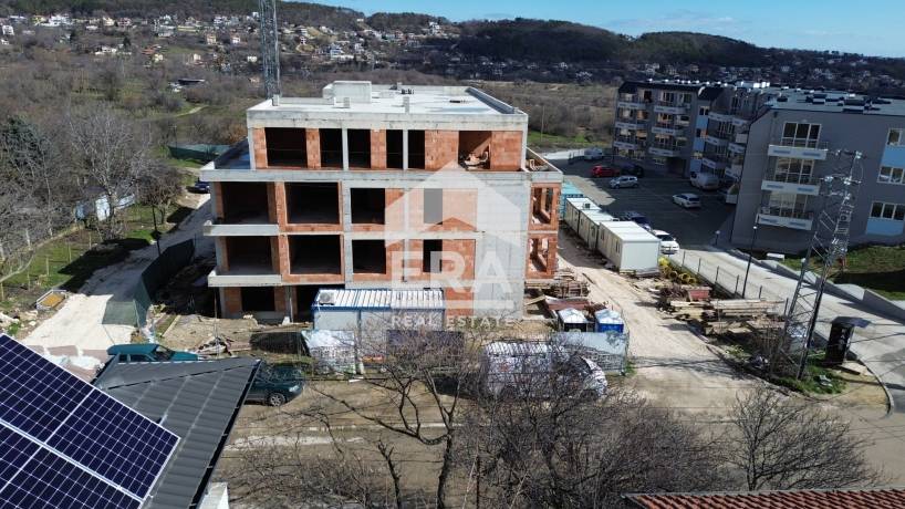 Двустаен южен апартамент за продажба, със собствен двор, в новострояща се сграда, кв. Виница, Варна