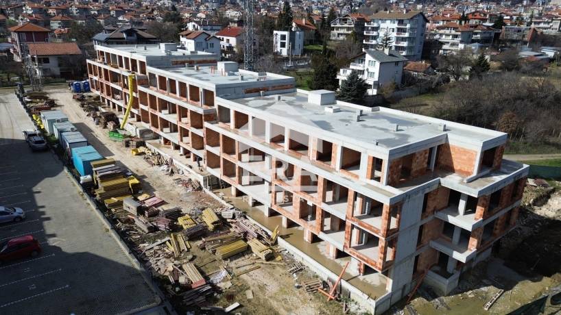 Тристаен апартамент за продажба, със собствен двор, в новострояща се сграда, кв. Виница, Варна