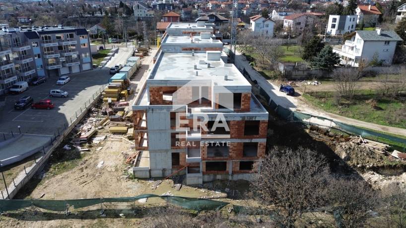 Тристаен апартамент за продажба, със собствен двор, в новострояща се сграда, кв. Виница, Варна