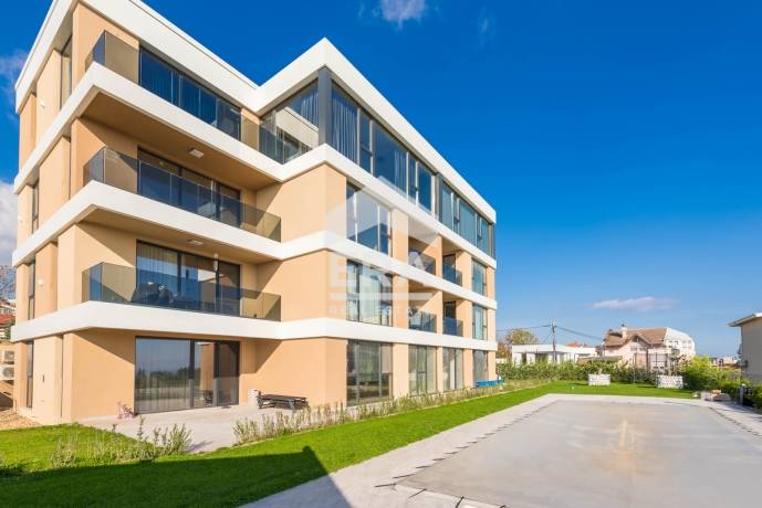 Двустаен южен апартамент за продажба, с морска панорама и паркомясто, в нов комплекс от затворен тип с Акт 16, в м-т Св. Никола, Варна