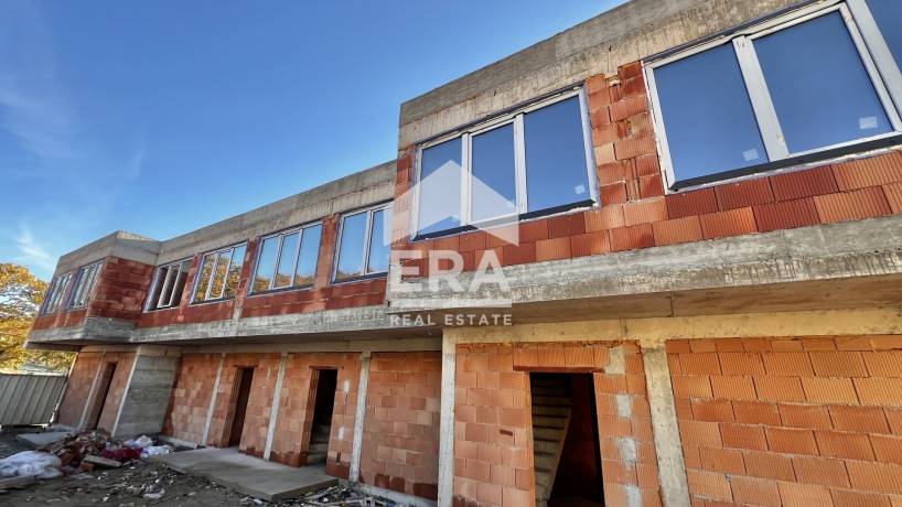 ЕКСКЛУЗИВНО! ЕРА Вива предлага за продажба новостроящи се двуетажни къщи в м-т Сотира, гр. Варна