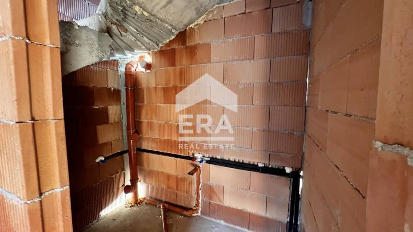 ЕКСКЛУЗИВНО! ЕРА Вива предлага за продажба новострояща се двуетажна къща на ул. Мир, гр. Варна