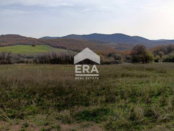 ЕРА Сити Център продава поземлен имот в село Борилово
