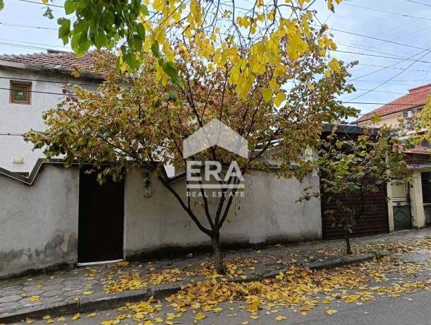 ЕКСКЛУЗИВНО ERA продава двуетажна къща