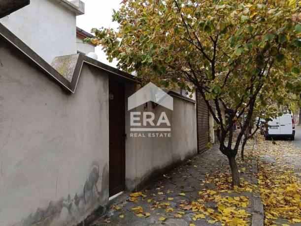 ЕКСКЛУЗИВНО ERA продава двуетажна къща